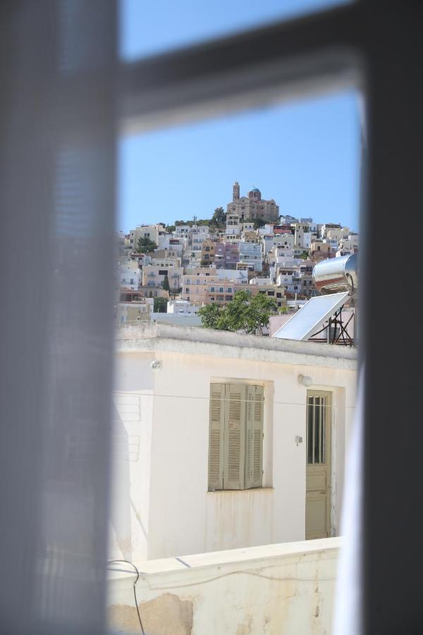Oiko Mini Suites Ermoupoli Esterno foto