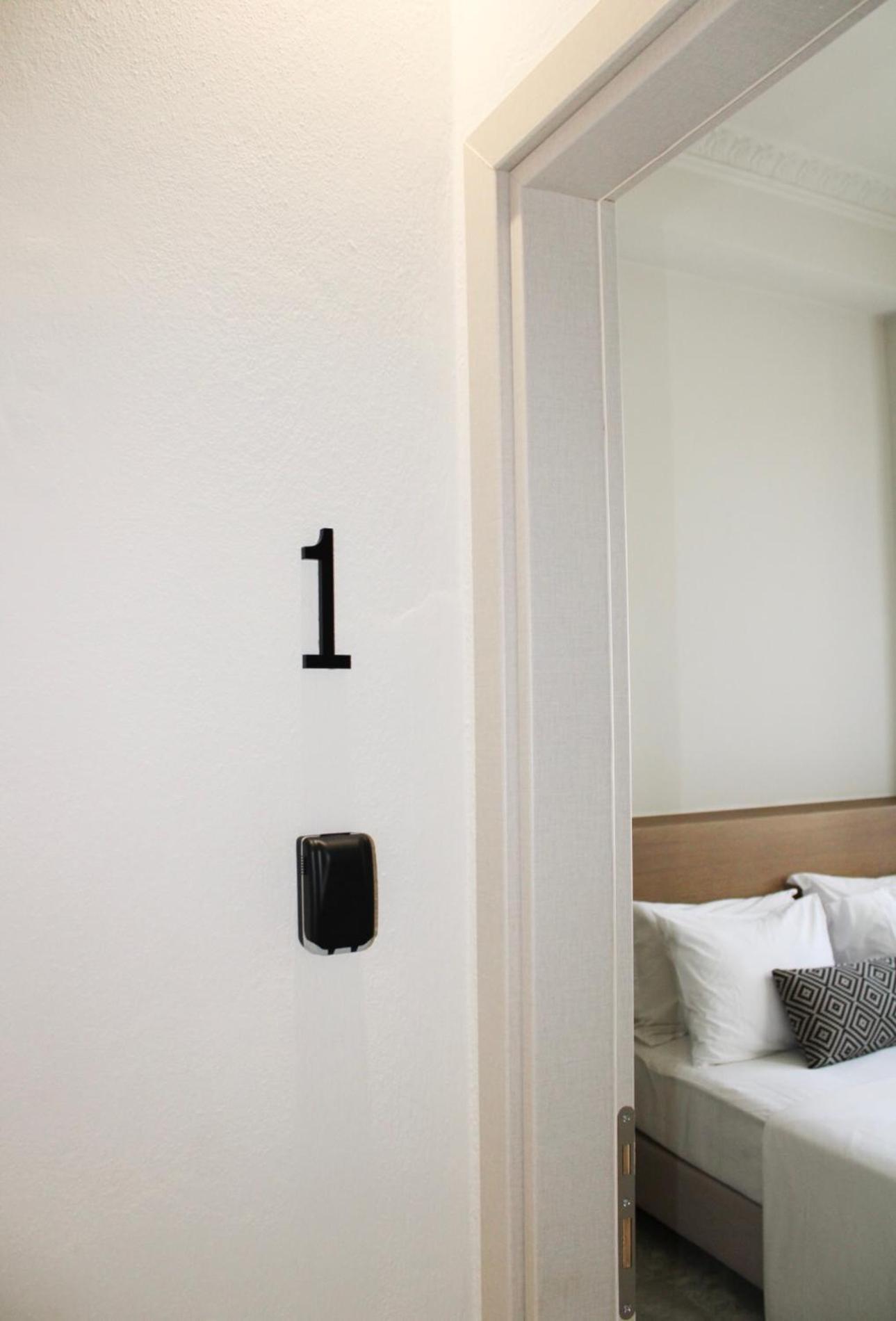Oiko Mini Suites Ermoupoli Esterno foto